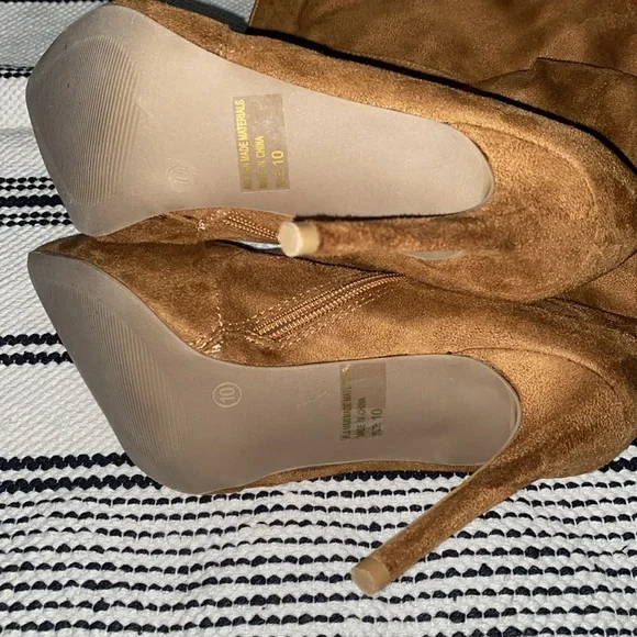 Suede Knee High Heel Boots - Picture 7 of 7